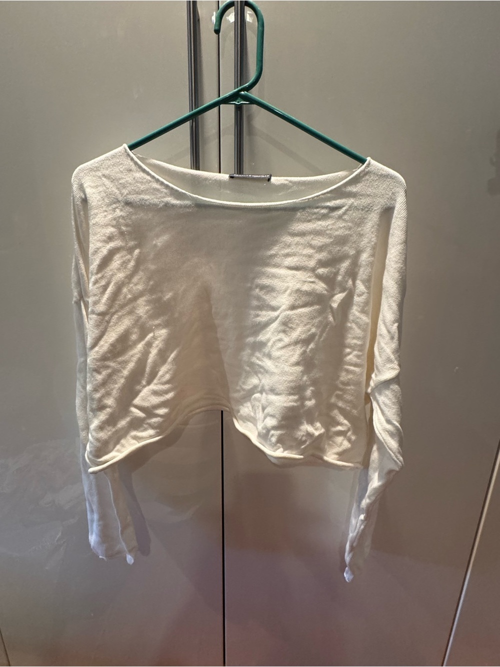 Brandy Melville White Cropped Long-Sleeve Sweater